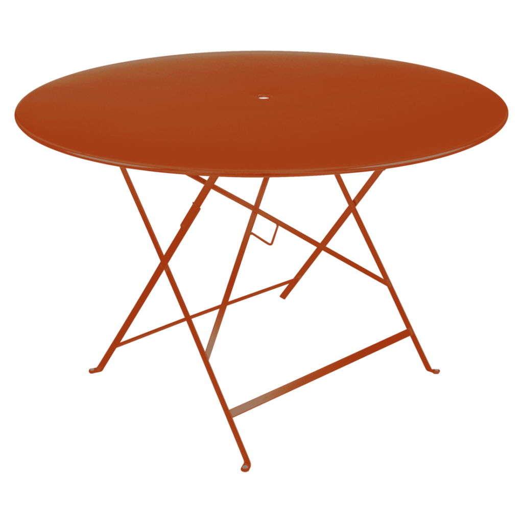 Une charmante table ronde en métal orange, rappelant un décor de bistrot, avec des pieds élancés et une touche d'élégance Bleu Maya.