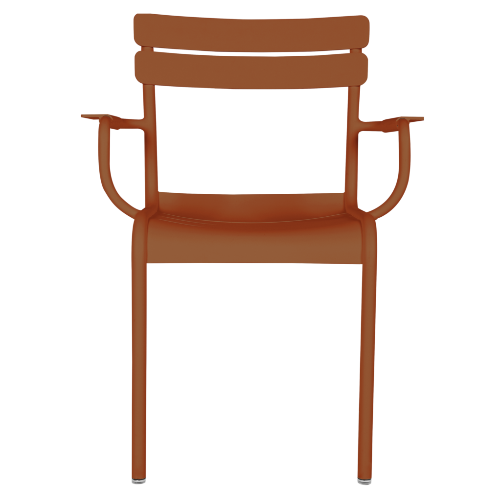 Chaise luxembourgeoise marron et moderne au design minimaliste, dotée d'un dossier ouvert et d'accoudoirs, vue de face.