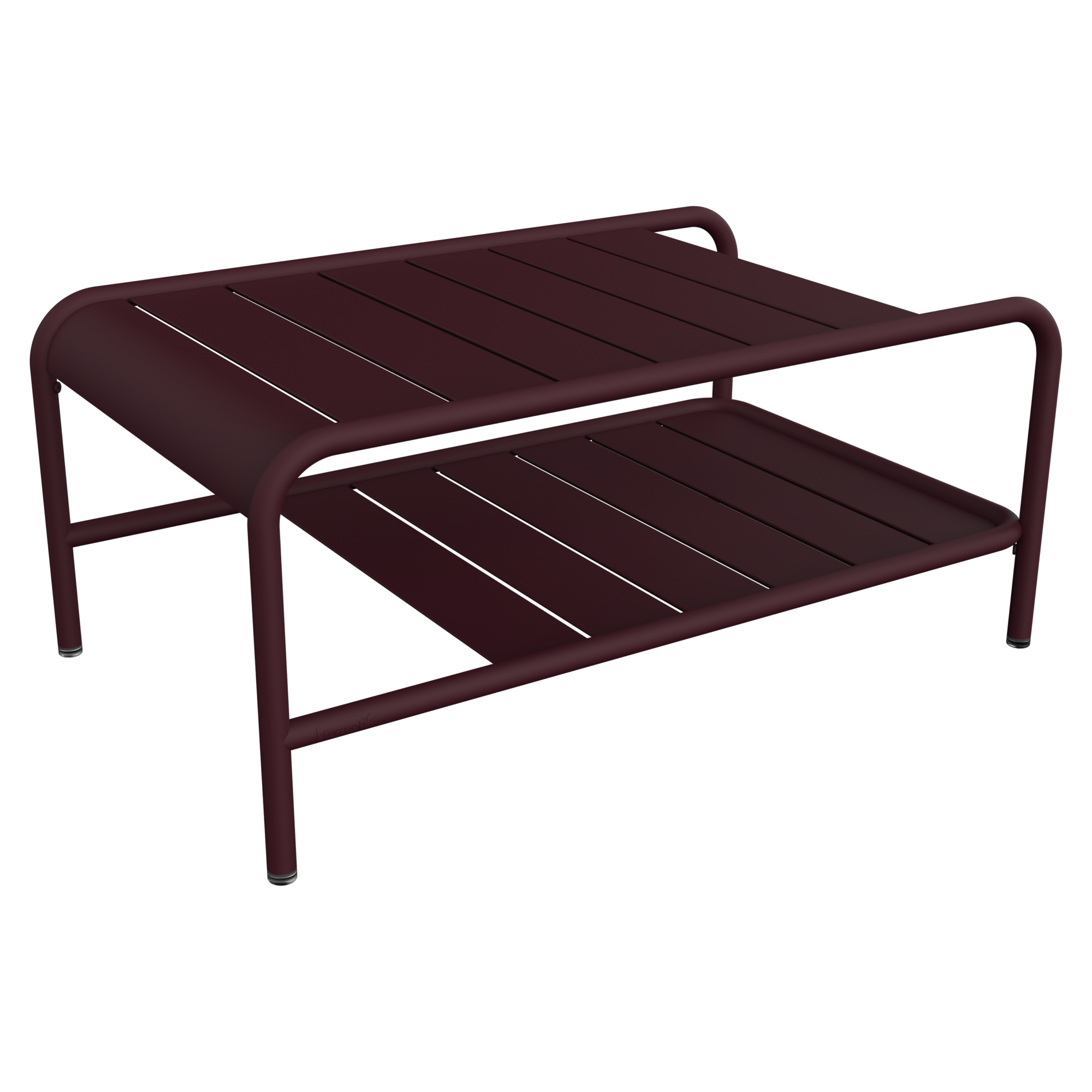 La table basse en métal marron Lxmbrg est dotée d'un plateau à lattes, d'une étagère inférieure supplémentaire et de bords arrondis sur quatre pieds robustes.