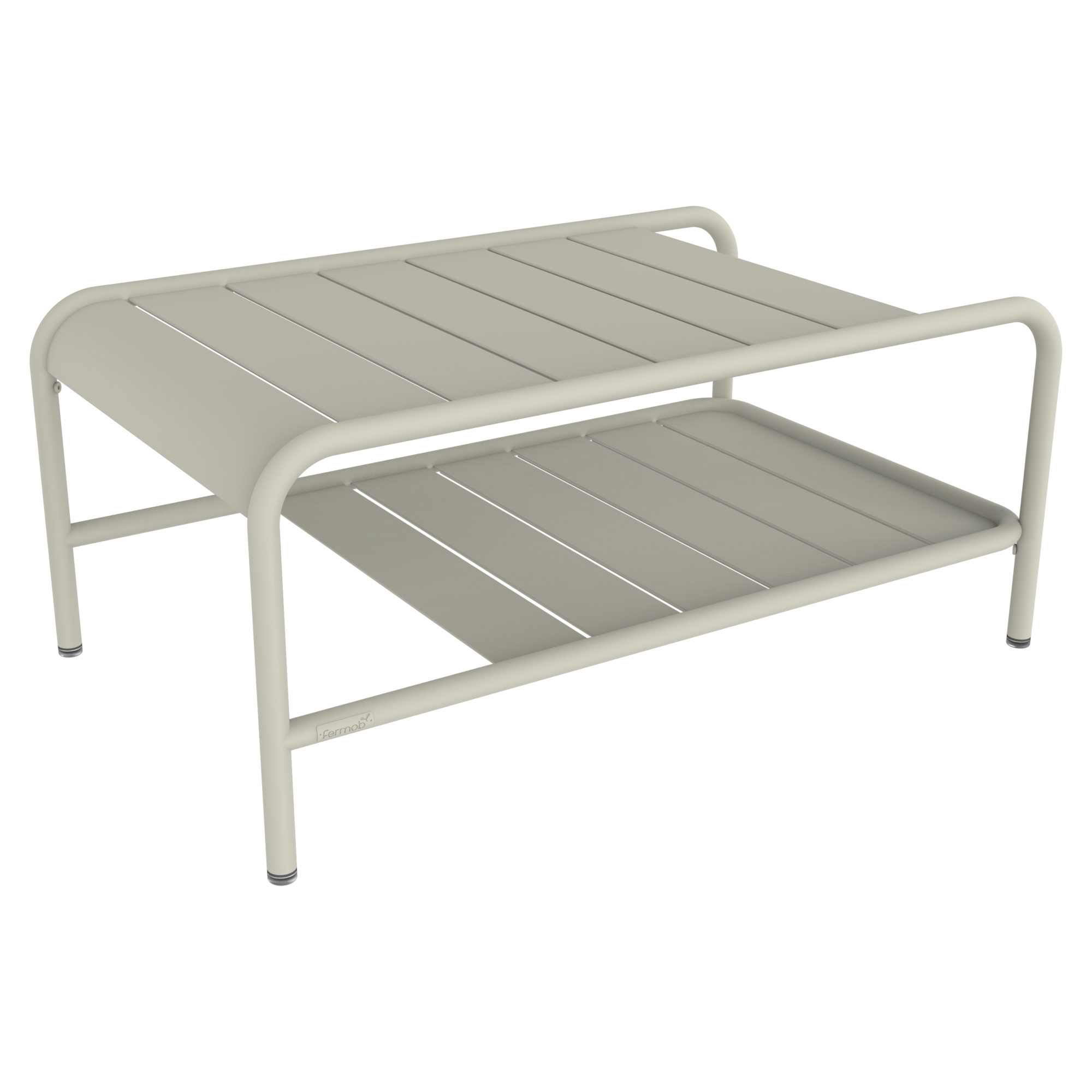 La table basse Lxmbrg présente un design en métal gris clair à deux niveaux avec des surfaces à lattes et des bords arrondis dans une finition carbone chic, parfaite pour une utilisation polyvalente en intérieur ou en extérieur.