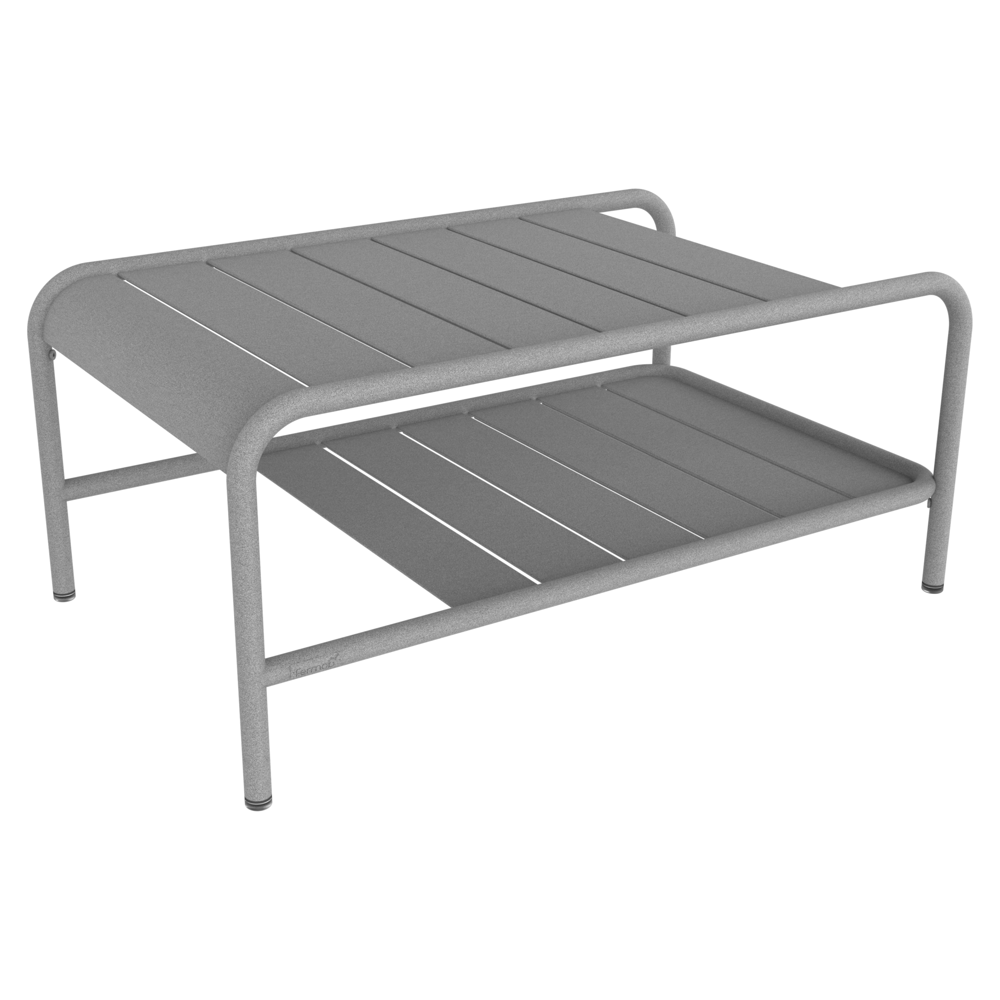 La table basse Lxmbrg en carbone présente un cadre en métal gris avec un plateau à lattes et une étagère inférieure, le tout sur un fond noir élégant.