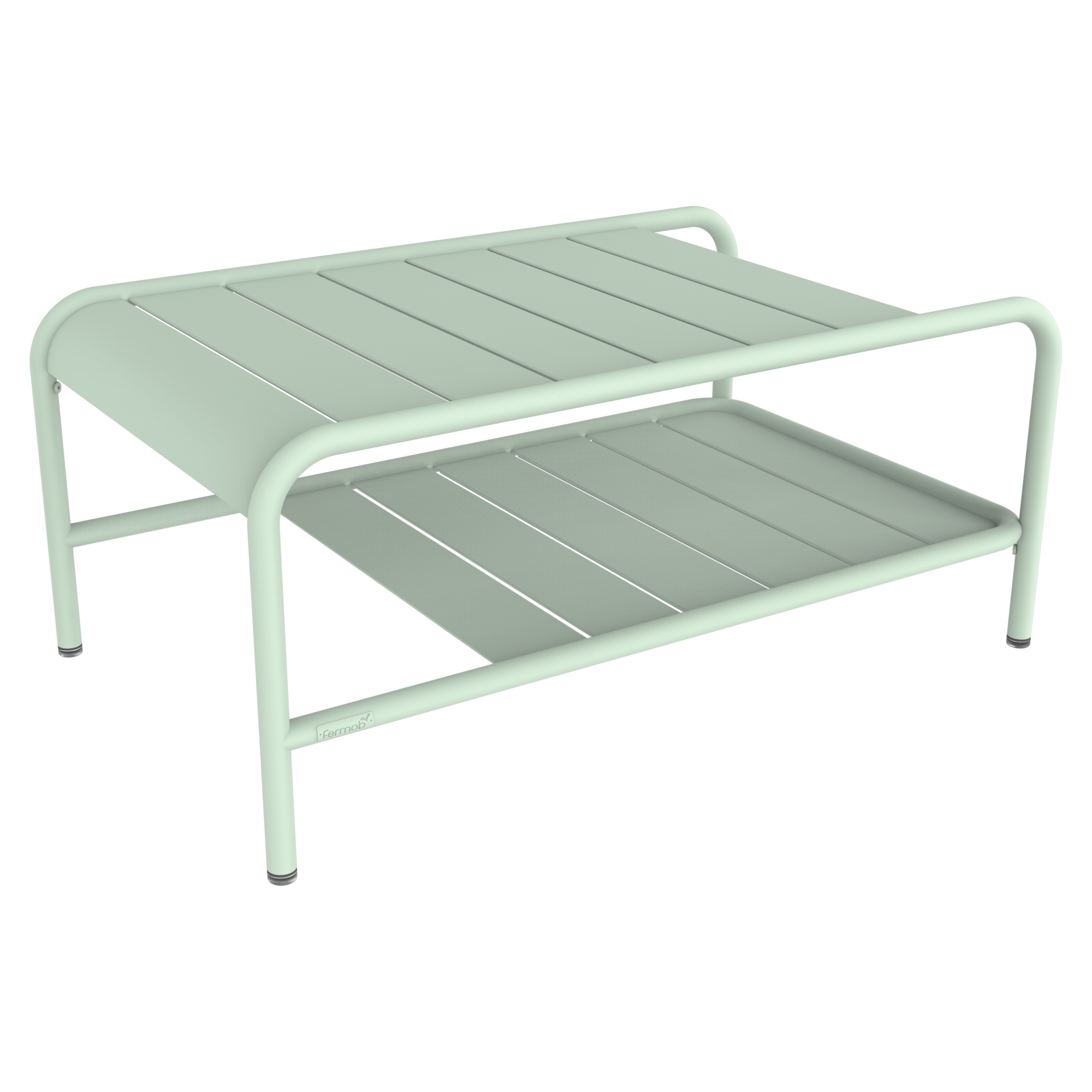 Table basse en métal vert clair de Lxmbrg avec un plateau à lattes et une étagère inférieure à lattes, soutenue par quatre pieds arrondis.