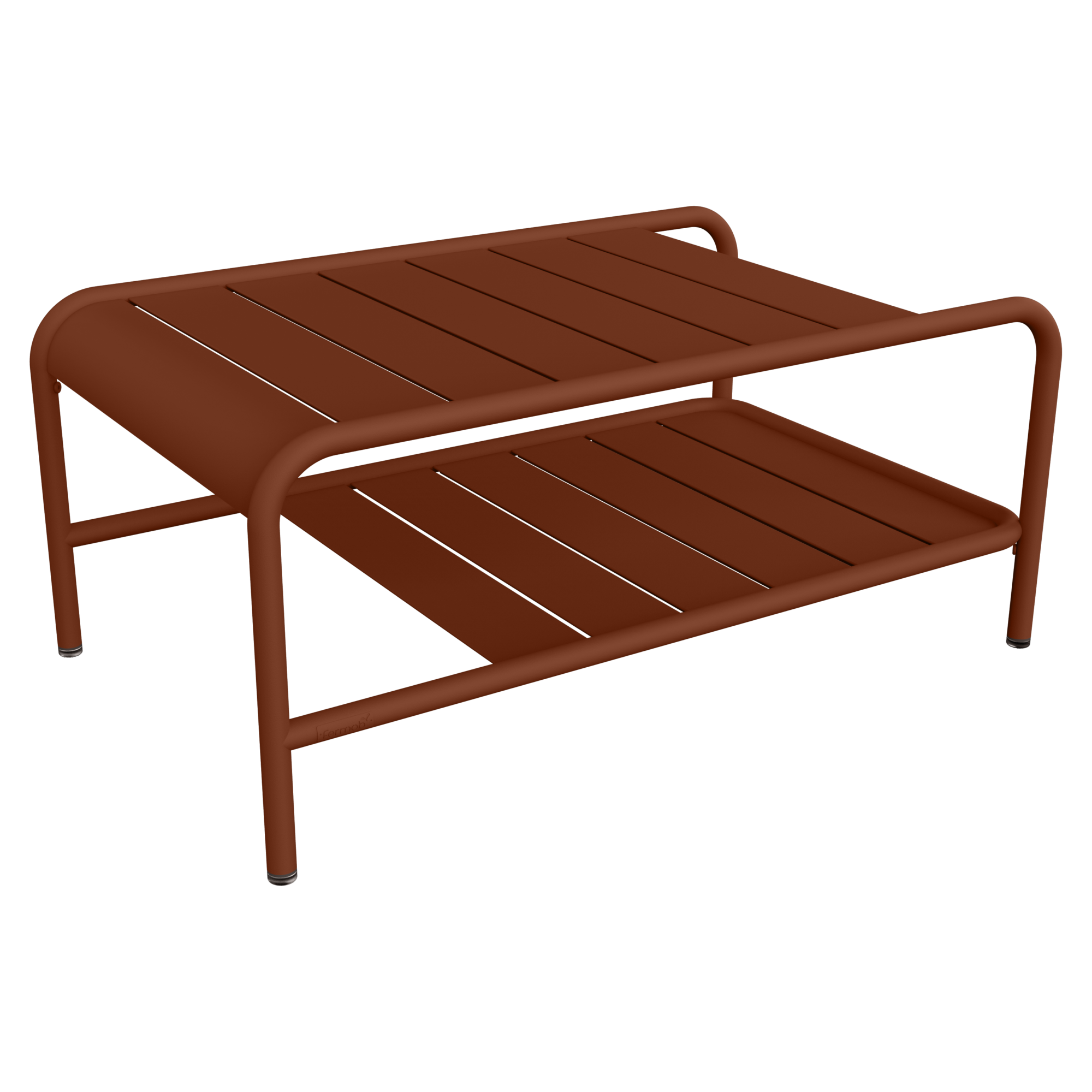 Table basse en métal marron de la collection Carbone, cette table basse présente des surfaces à lattes, des bords arrondis et une étagère inférieure pour un rangement supplémentaire, ajoutant une élégance inspirée de Lxmbrg à votre espace de vie.