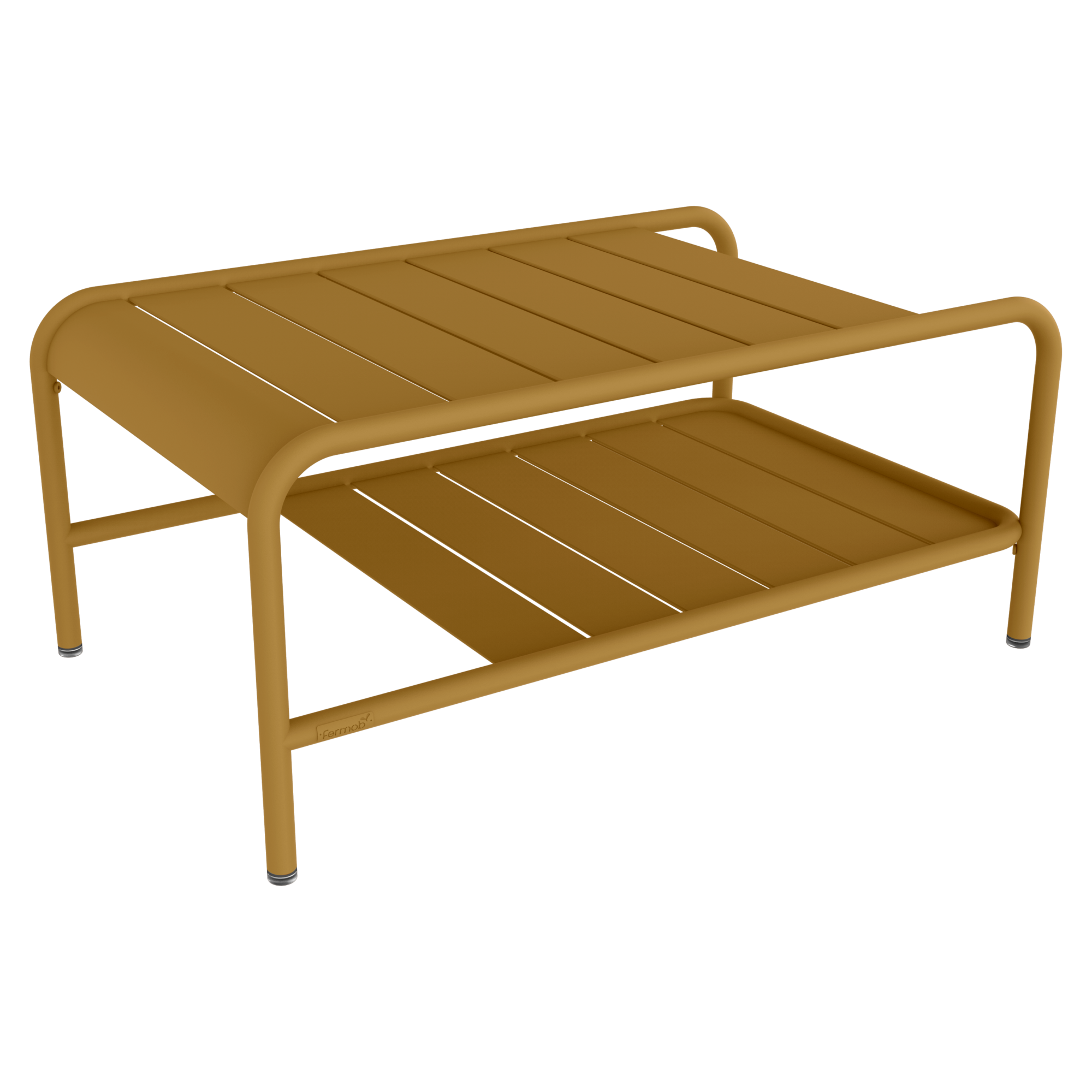 Une table basse en métal jaune moutarde avec un plateau à lattes et une étagère inférieure, soutenue par quatre pieds arrondis, parfaite pour ajouter une touche de style Lxmbrg à votre espace de vie.