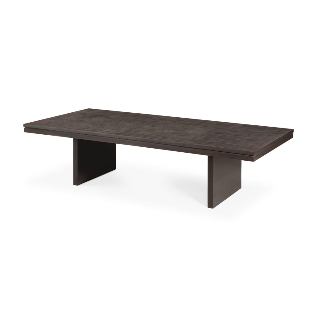 Table basse rectangulaire noir cassé avec un plateau plat et deux pieds larges et plats à chaque extrémité, présentés sur un fond blanc.