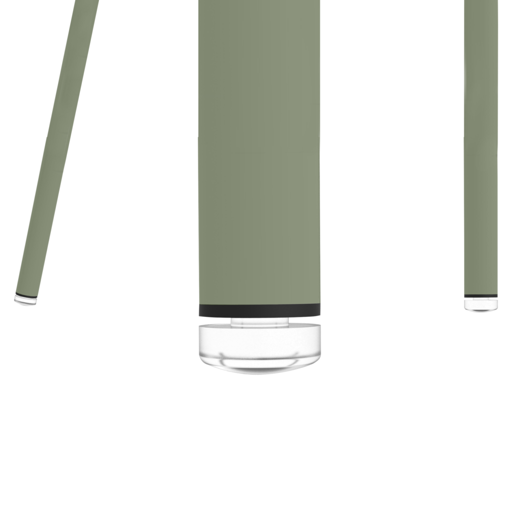 Quatre patins cylindriques verts pour chaises Luxembourg à bases blanches sont exposés sur un fond noir, avec seulement une partie des objets visibles sur les côtés gauche et droit.
