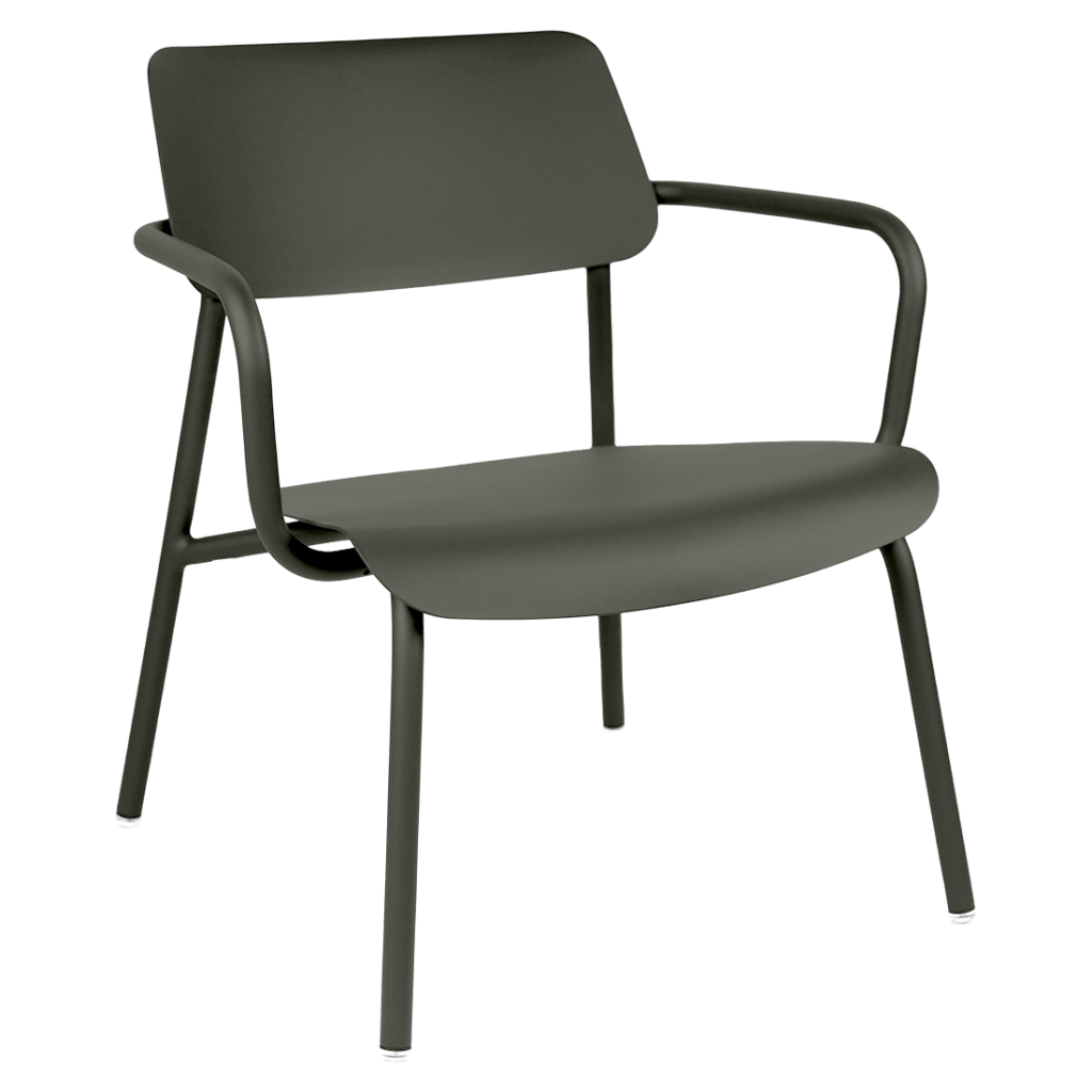 Fauteuil Lounge moderne en métal gris foncé avec accoudoirs fins, dossier incurvé et quatre pieds droits.