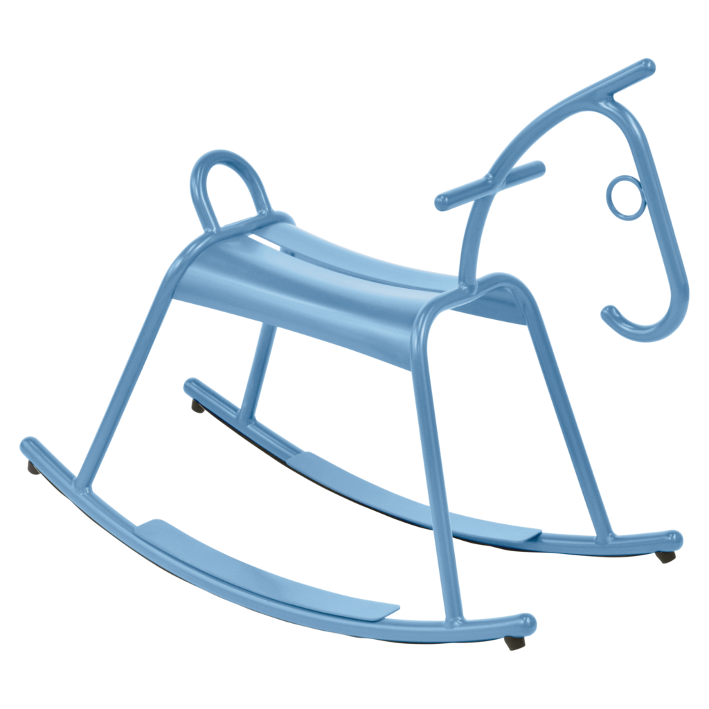 Un cheval à bascule Bleu Maya Adada minimaliste avec un design simple et moderne et des bascules incurvées élégantes.