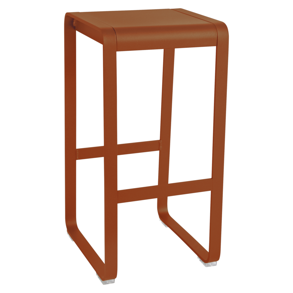 Un tabouret de bar haut et moderne avec une assise carrée, des pieds rectangulaires ouverts et une finition Bleu Maya vibrante de la collection Bellevie.