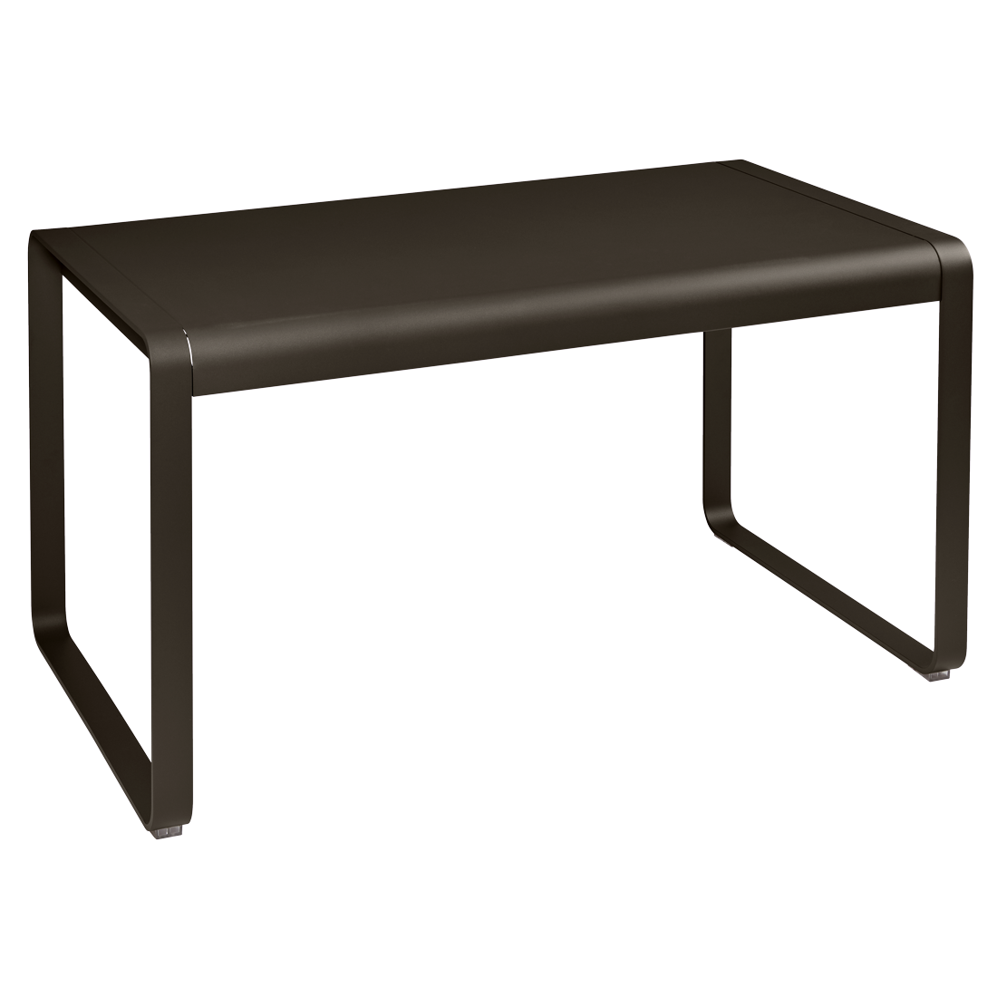 La Table Bellevie, mesurant 140 x 80 cm, est une table rectangulaire en métal noir aux pieds courbés, présentée sur un fond violet clair.