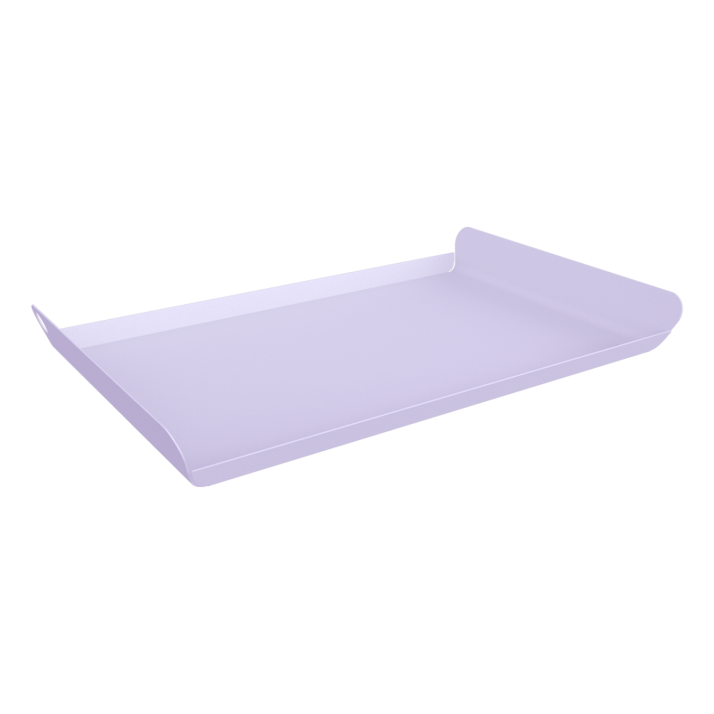 Un matelas à langer rectangulaire lilas, 36 x 23 cm, aux bords incurvés et surélevés sur les côtés opposés, présenté sur fond blanc. Il fait partie de la collection Plateau Alto, dans l'élégante teinte gris argile.