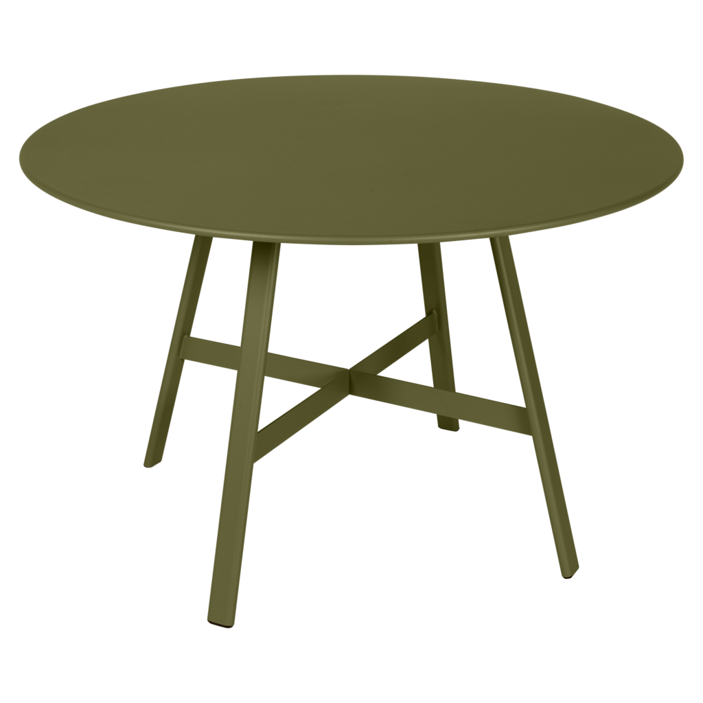 Table ronde vert olive So'O, diam 117cm, avec quatre pieds inclinés et un support de barre transversale en dessous.
