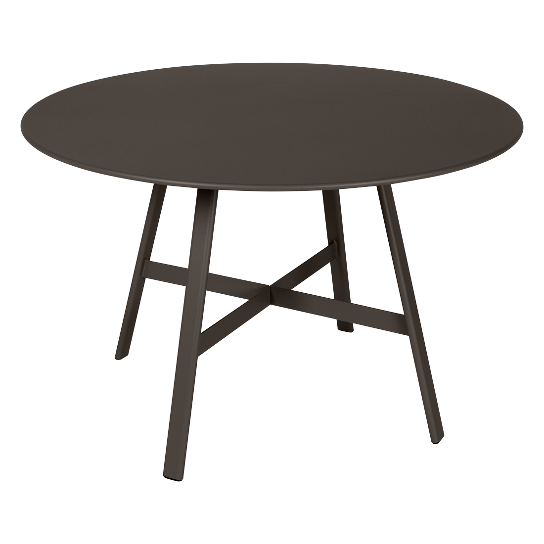 Table à manger ronde de 117 cm, la Table So'O présente une finition sombre avec quatre pieds inclinés et des supports de barre transversale, sur un fond clair uni.