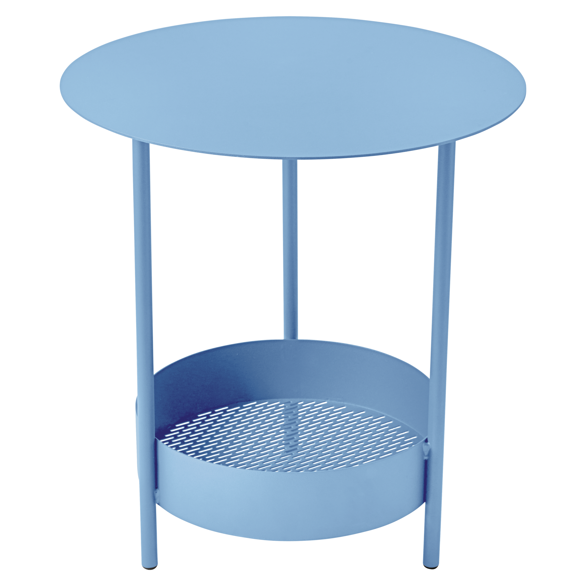 Table d'appoint ronde Guéridon Salsa en Bleu Maya avec trois pieds et une étagère inférieure circulaire en métal perforé.
