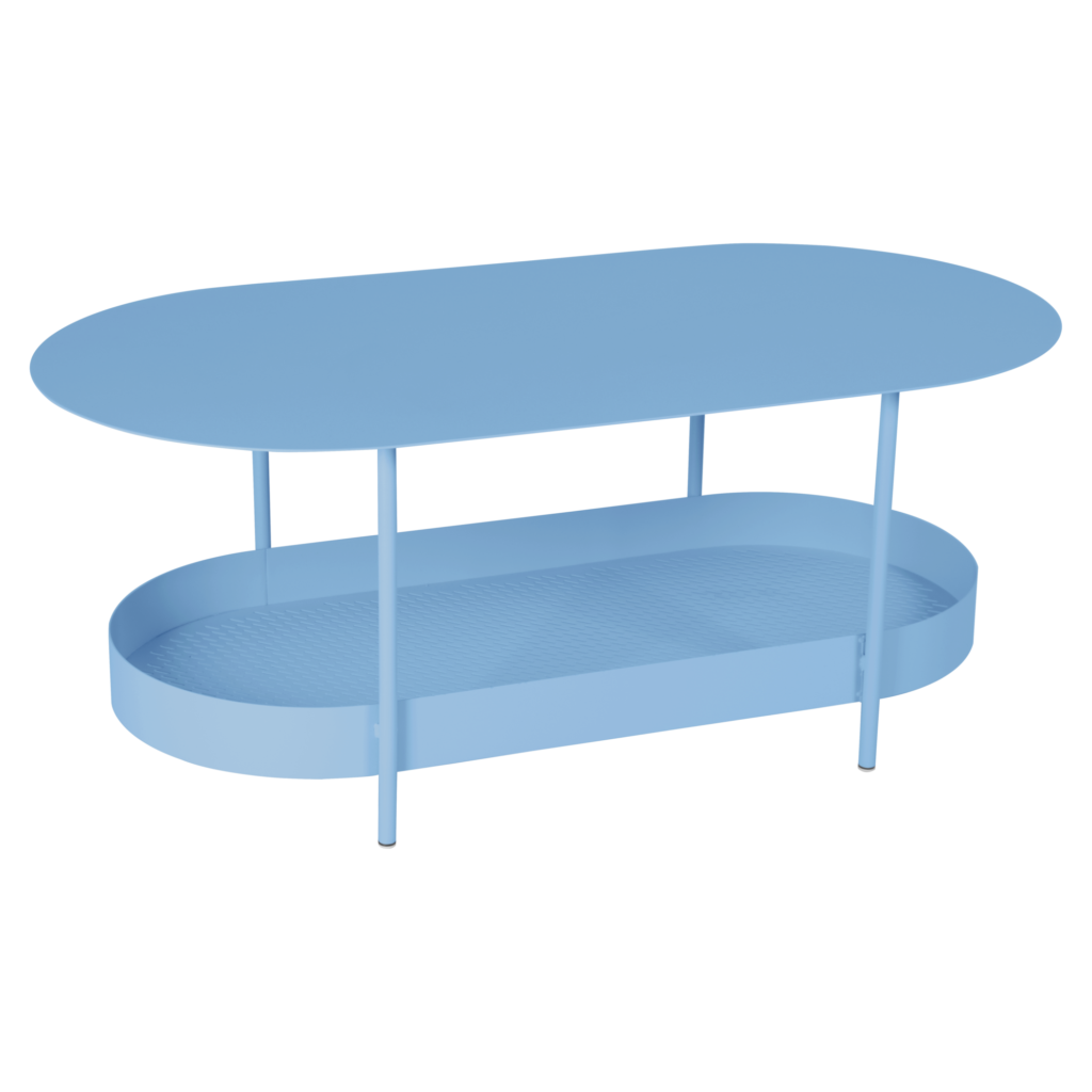 Table basse ovale Bleu Maya bleu clair, dotée d'une étagère inférieure et de quatre pieds verticaux, parfaite pour les espaces de vie modernes.