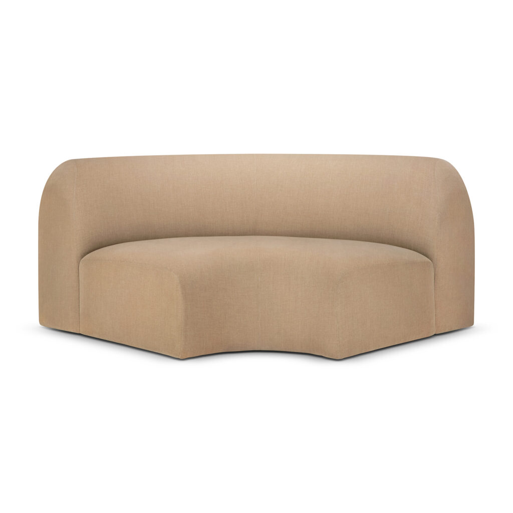 Un canapé moderne, beige et volumineux avec des coins incurvés, des bords arrondis lisses et un design minimaliste, ce canapé est recouvert de tissu pour un look chic mais confortable.