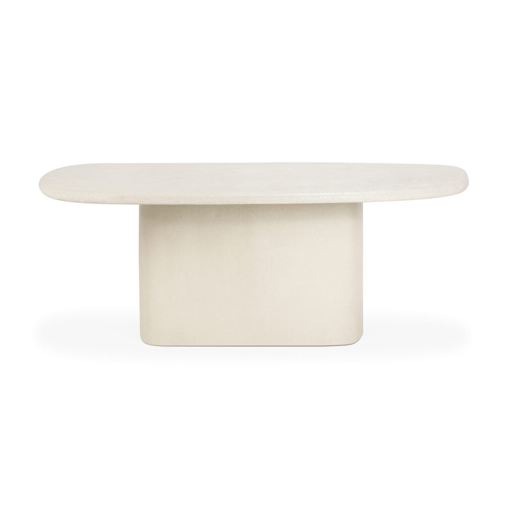 Une table oblongue avec un plateau épais et plat et une base rectangulaire solide se détache sur un fond blanc uni, mettant en valeur des éléments de table élégants et un style contemporain.