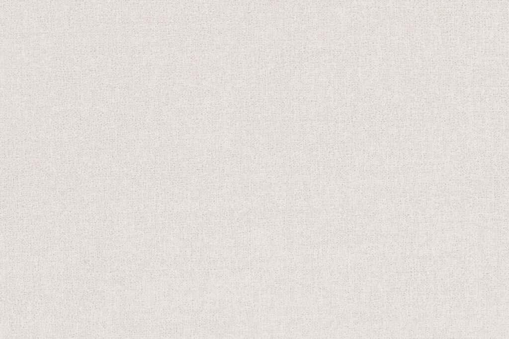 Le Sumo - Loveseat présente un tissu texturé beige clair avec un motif de tissage fin et régulier, parfait pour ajouter un confort douillet et du style à votre espace.