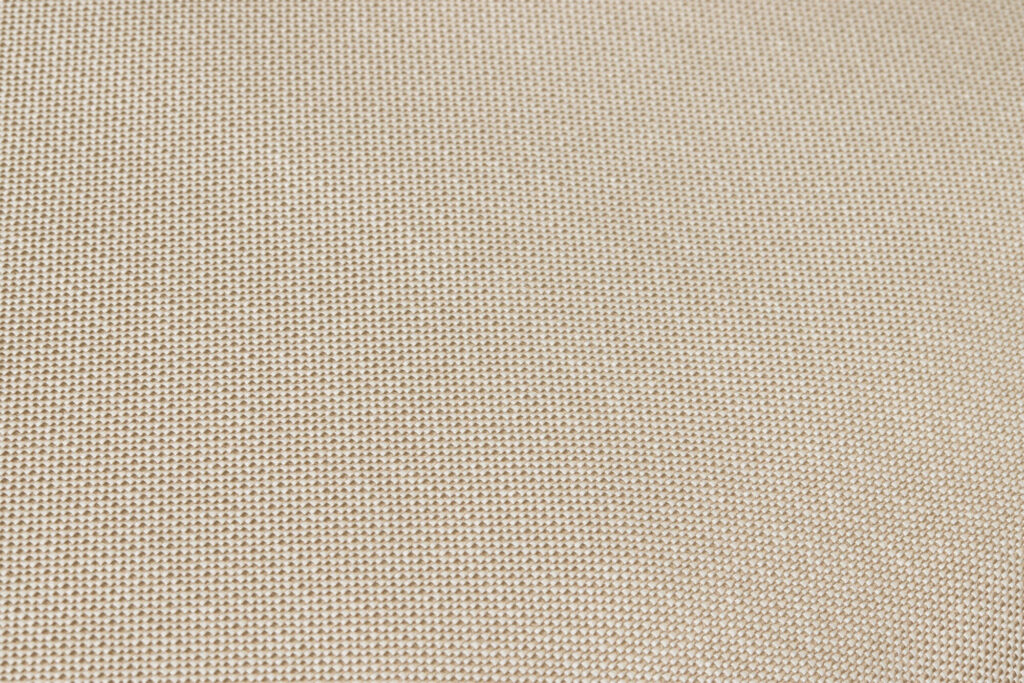 Gros plan d'un tissu beige avec un motif texturé en forme de grille, rappelant l'ensemble Royal Brulee Paletti en petit format.
