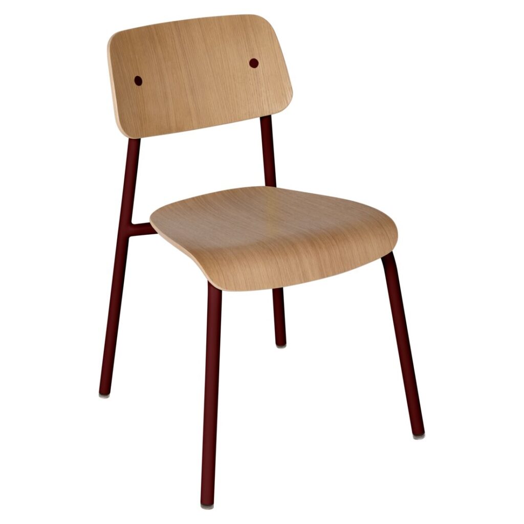 Chaise Studie en bois avec assise et dossier incurvés, avec deux vis rondes sur le dossier et quatre pieds en métal rouge de type Tonka.