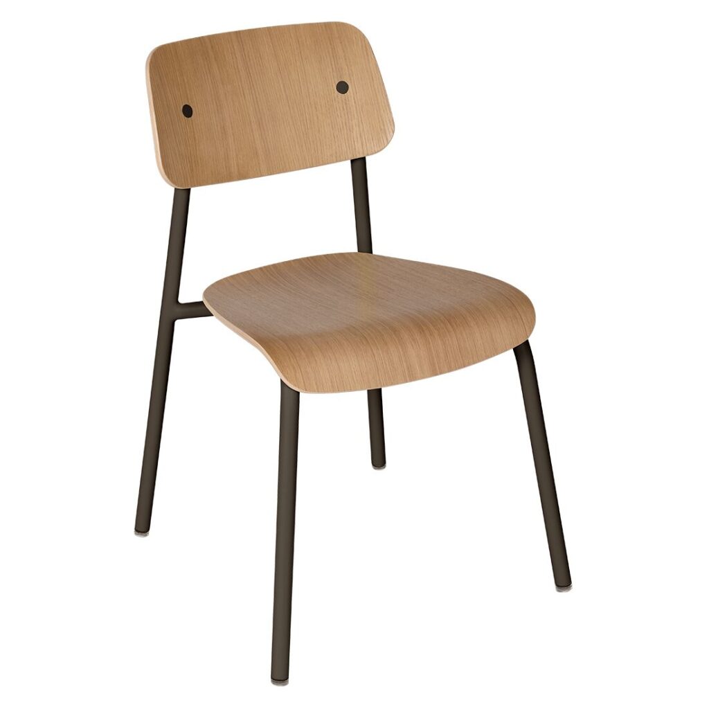 Chaise Studie en bois avec une assise et un dossier incurvés, soutenue par quatre pieds en métal noir.