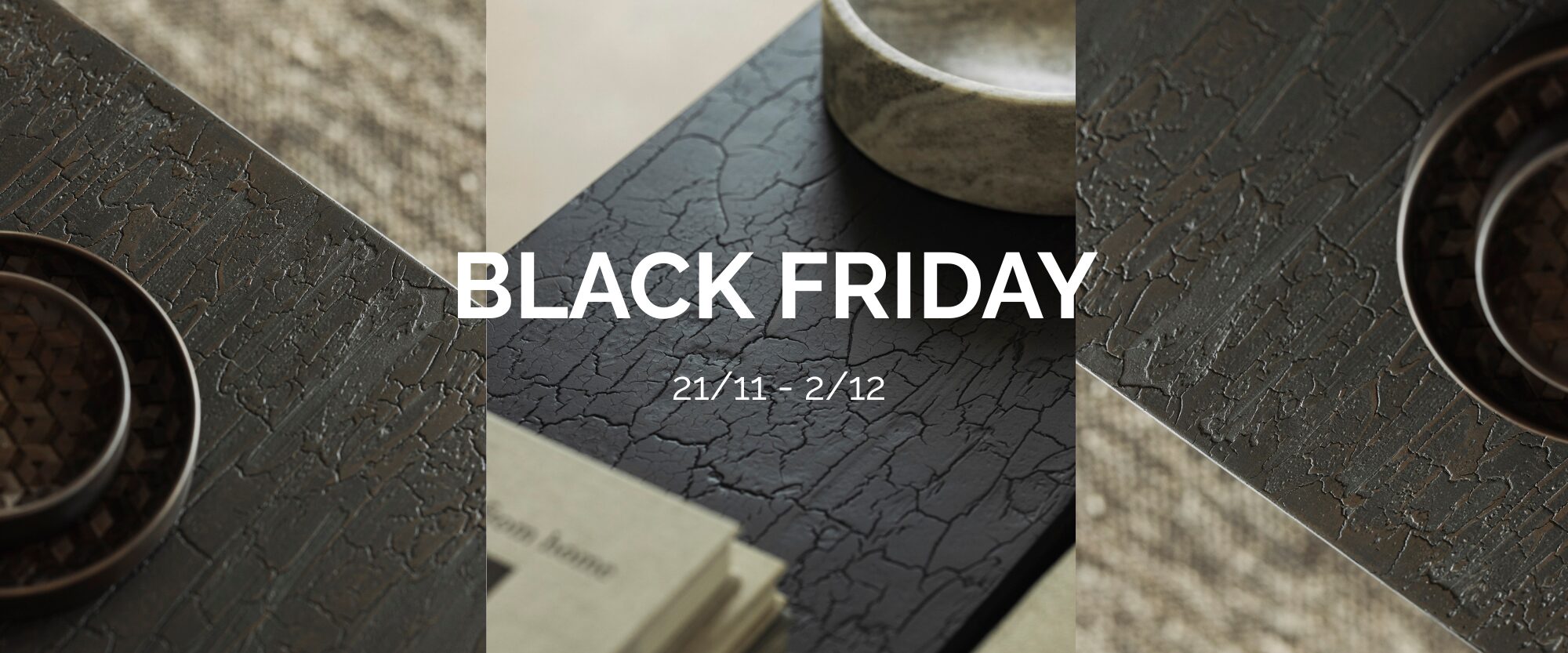 Une table texturée avec de la vaisselle et des livres, recouverte du texte "BLACK FRIDAY 21/11 - 2/12" en grandes lettres blanches, figure sur le curseur principal de la campagne 2025 anticipée de BE-FR.