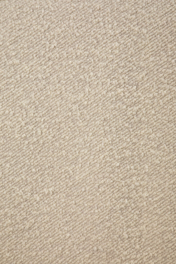 Vue rapprochée d'un tapis beige avec un motif texturé en boucle, parfait pour être placé à côté de votre lit PI, 160x200, afin de créer une atmosphère douillette semblable à celle d'un nuage.