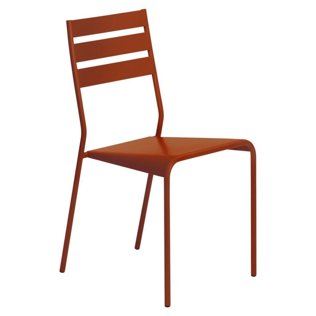 Chaise Facto en métal avec une finition brun-rouge, des pieds droits, une assise plate et un dossier avec deux lattes horizontales - parfait pour ajouter une touche Orange Confite à tout espace moderne.